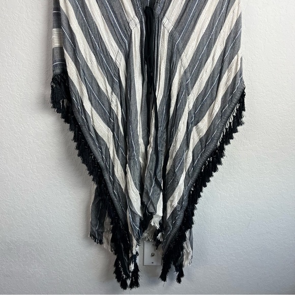 BCBGMaxAzria Stripe Beach Coverup Fringe - Picture 9 of 14